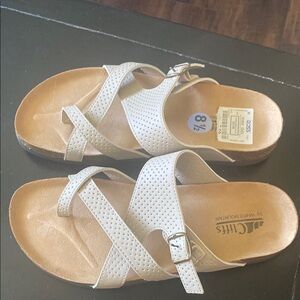 NWT White Mountain Women's Tan Sandals